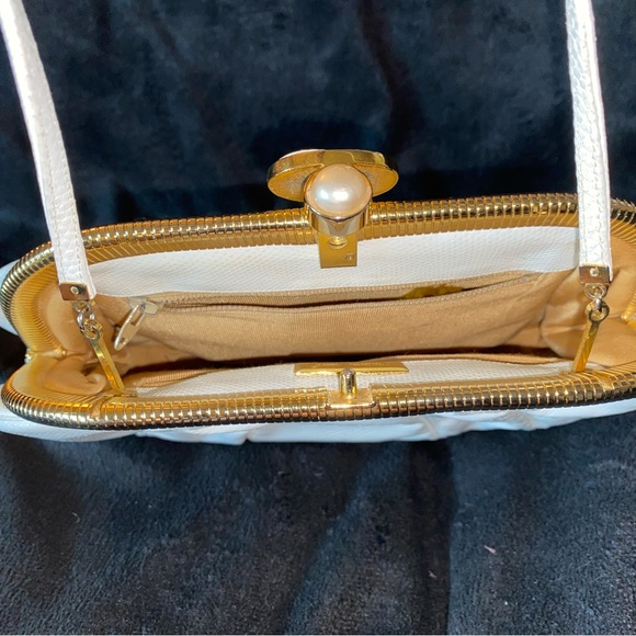 Judith Leiber Vintage white Leather Lion Clutch with 3” gold metal comb - Picture 9 of 13